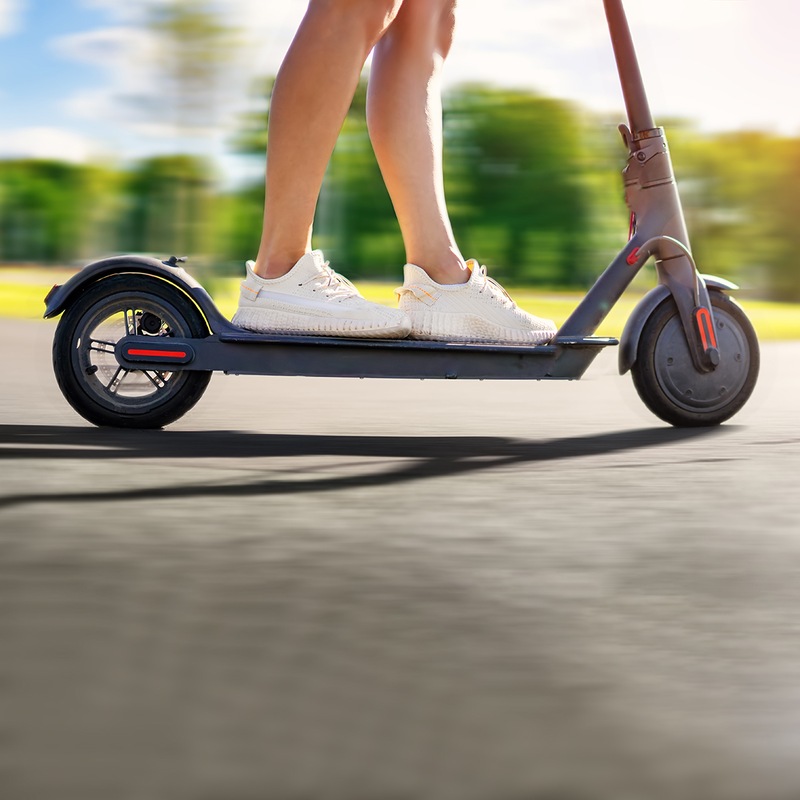 Lenoxx Smart Folding Electric Scooter with a 36V 10.5Ah Battery Up to