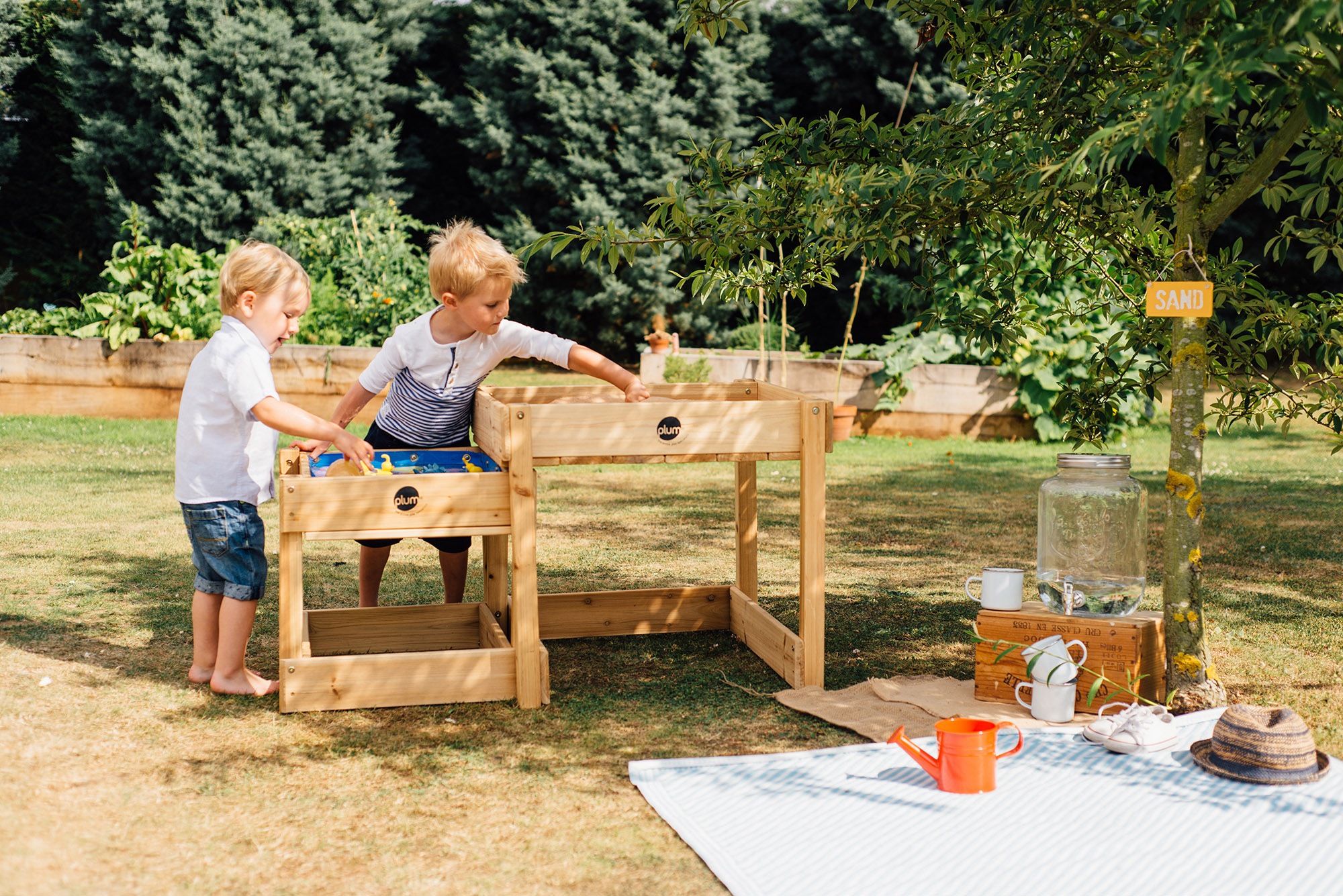 plum water and sand table