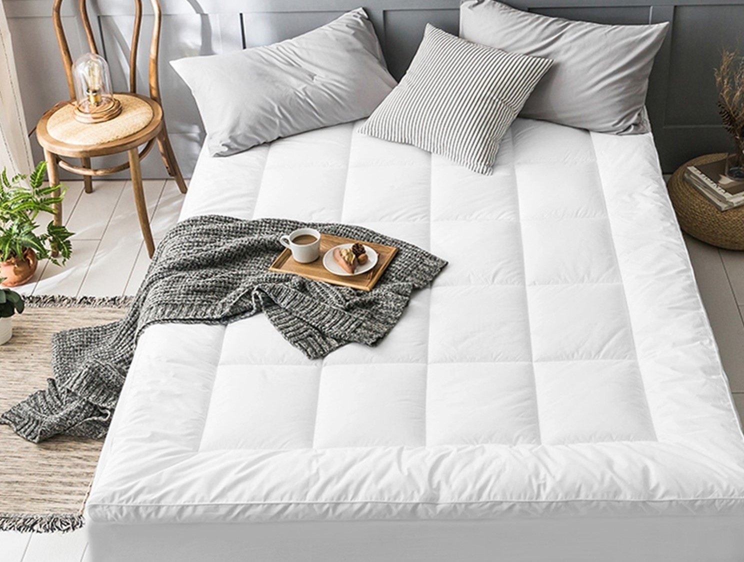 Ramesses Anti-Bacterial & Hypoallergenic Microfibre & Mulberry Silk Mattress Topper 1000GSM