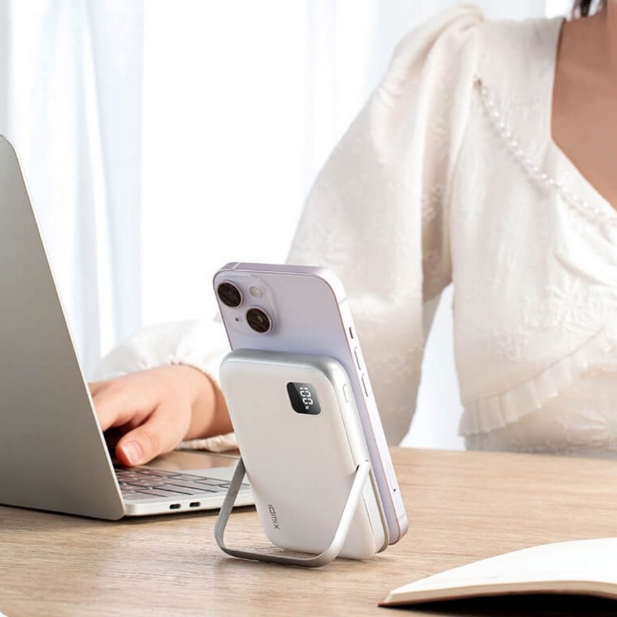 [Q10PRO-WH] Idmix Q10 Pro 10000mAh White Magnetic Wireless Power Bank with Foldable