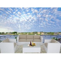 Brighton Balcony 5 Seat Outdoor Lounge Set in White