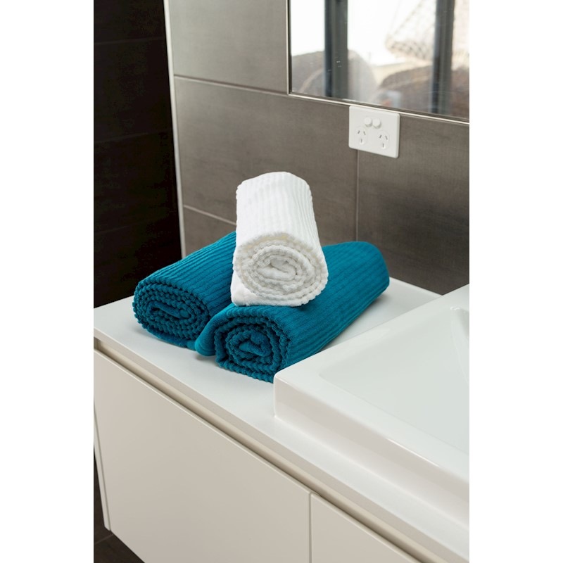 601 Jenny Mclean Royal Excellency Bath Sheet 2 ply sheared Border