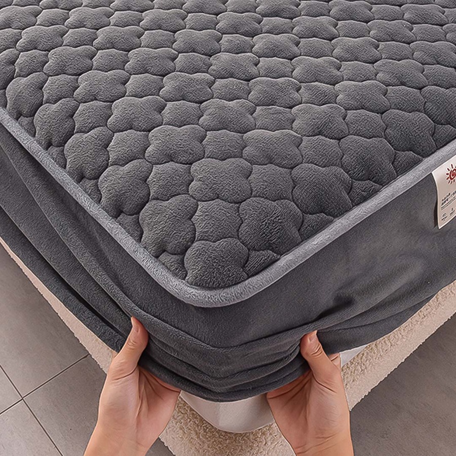 SOGA 2X Grey 138cm Wide Mattress Cover Thick Quilted Fleece Stretchable Clover Design Bed Spread Sheet Protector with Pillow Covers