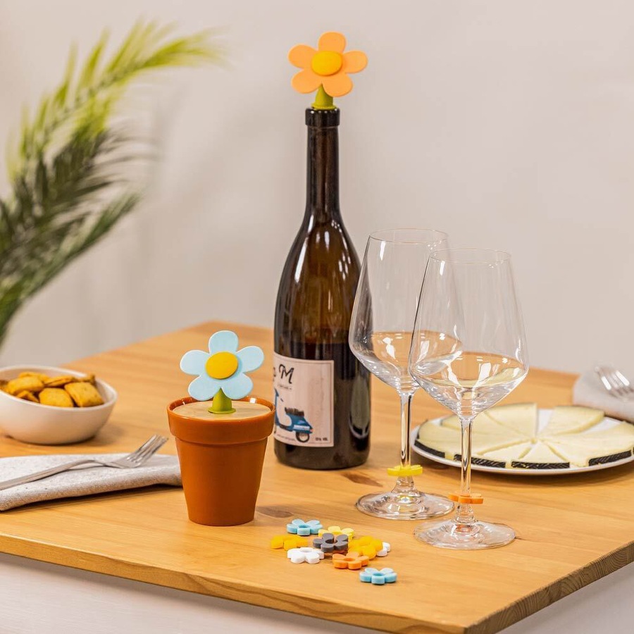 2x Vigar Flower Power Silicone Bottle Stopper Wine/Liquor Sealer Cork Assorted