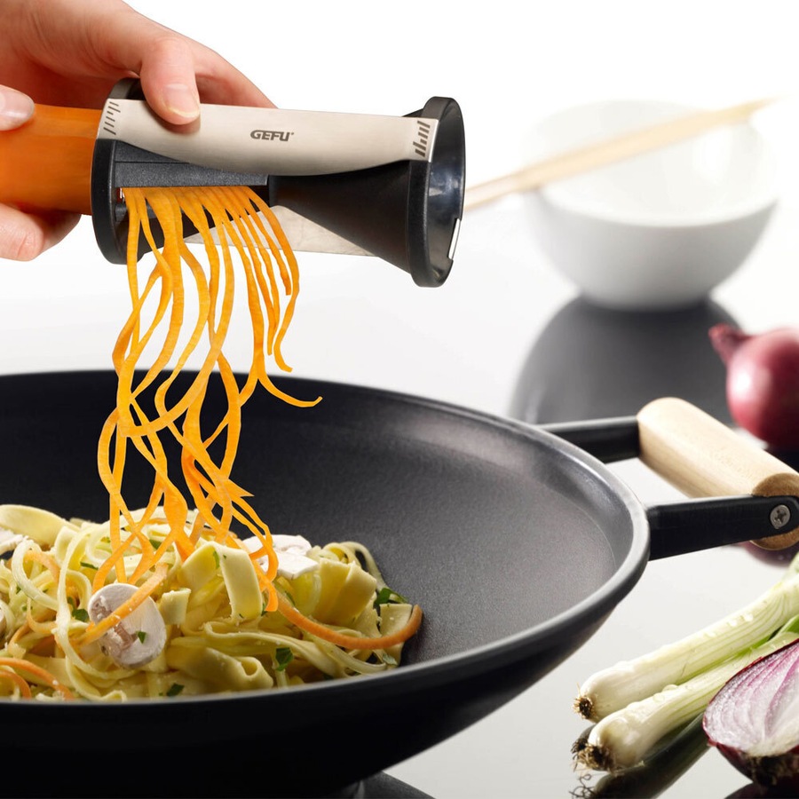 Gefu Spirelli Manual Kitchen Vegetable Pasta Spiral Slicer/Maker Veg Cutter BLK