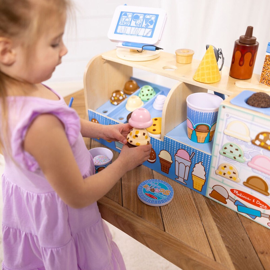 Melissa & Doug Cool Scoops Ice Creamery Pretend Play Kids Toy Set 3y+