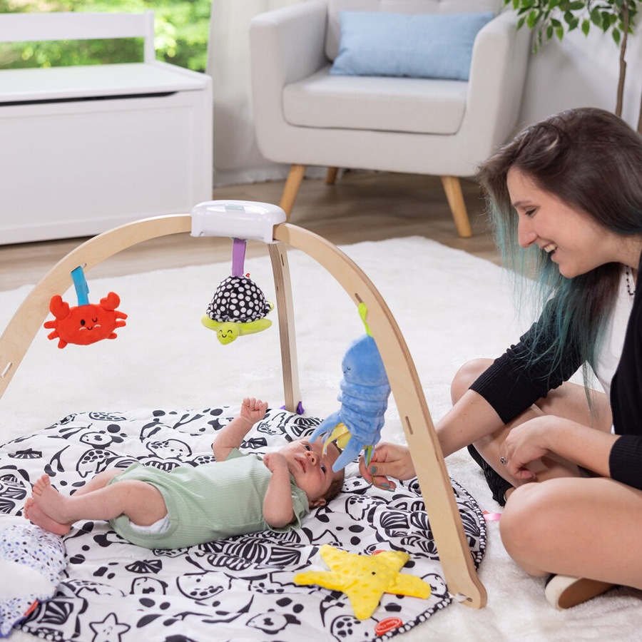 Melissa & Doug Ocean Oasis 77.6cm Easy Fold Baby Activity Play Gym Mat 0m+