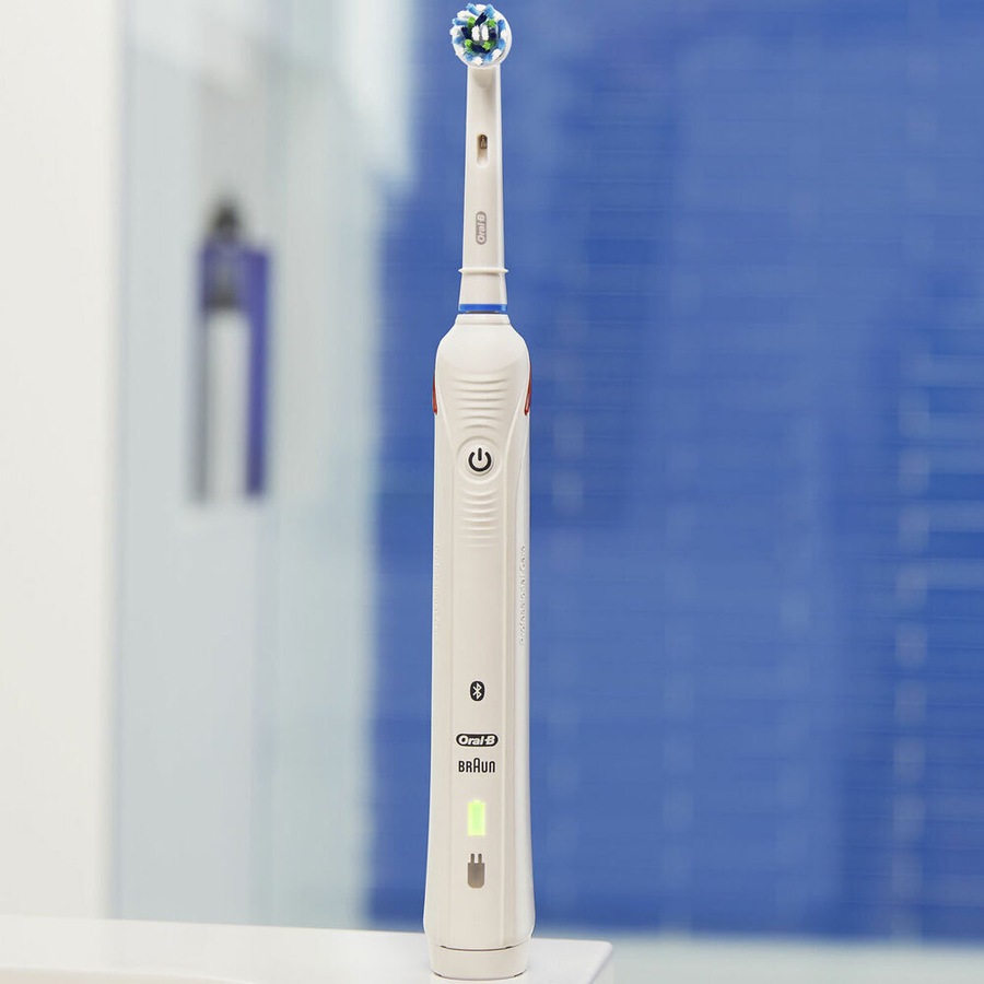 Oral B Electric Rechargeable Bluetooth Power Toothbrush Smart 5000 w/Brush Heads