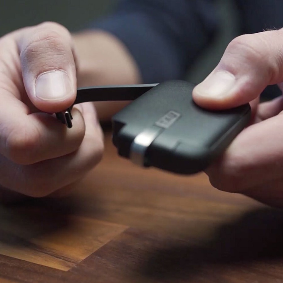 TAU 1400mAh Keychain Powerbank Charger/Lightning/USB-C for iPhone 12/Galaxy BK