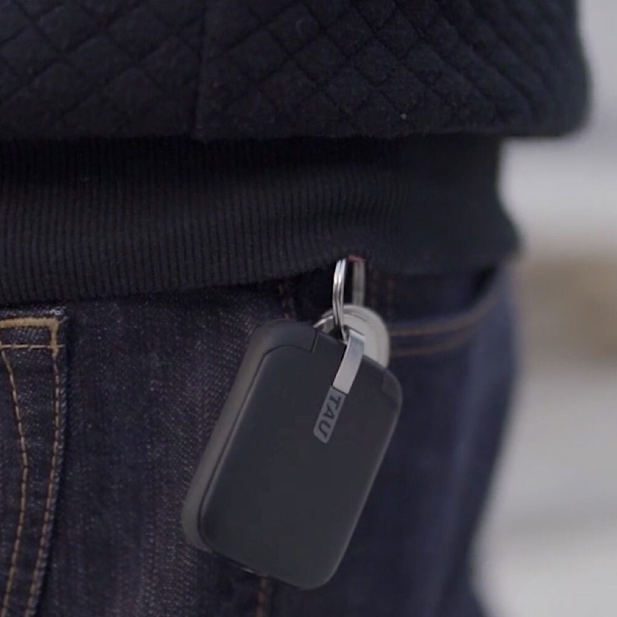 TAU 1400mAh Keychain Powerbank Charger/Lightning/USB-C for iPhone 12/Galaxy BK