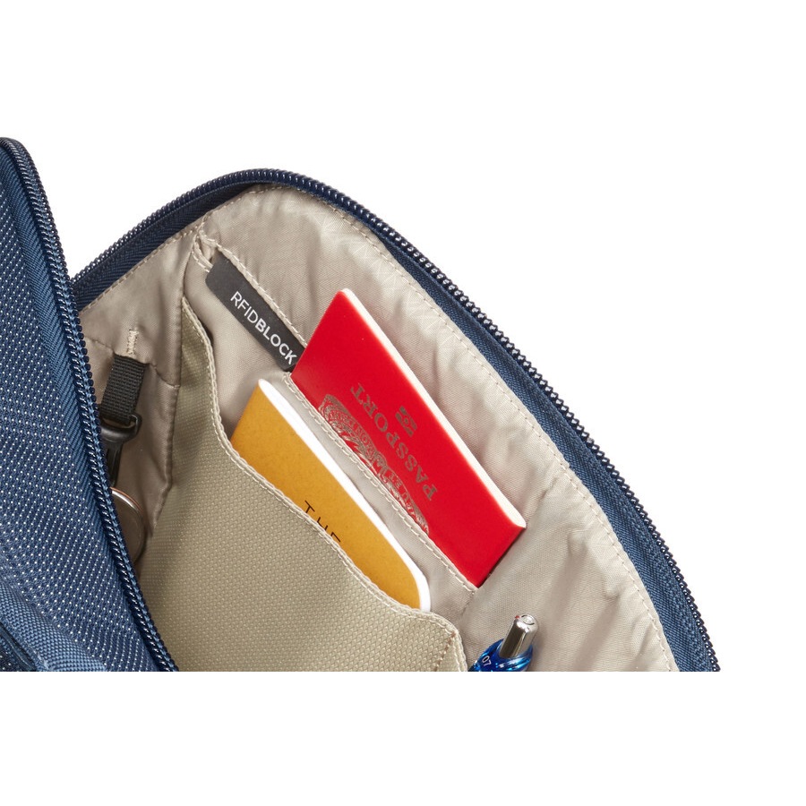 Thule Crossover 2 25L Boarding 40cm Duffel/Carry Suitcase Luggage Bag Dress Blue