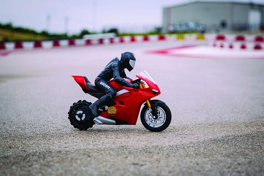 ducati panigale v4s rc stunt bike