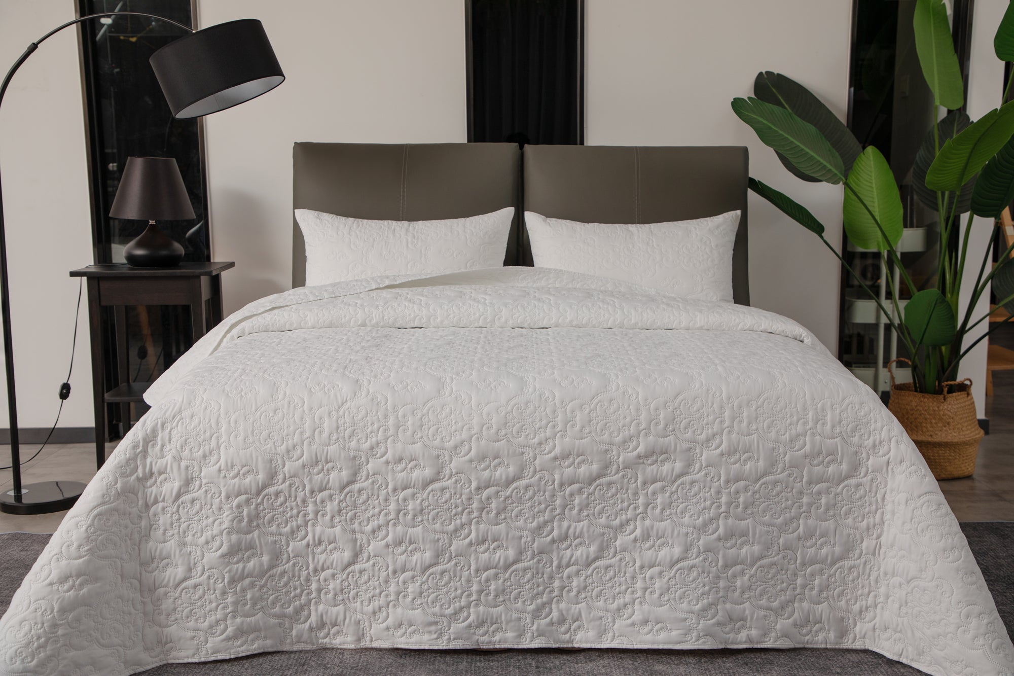 Luxury Quilted Embossed Bedspread/Coverlet Queen/King Size White/Black