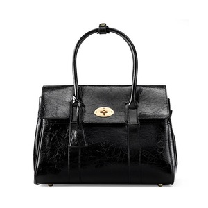 027 Fashionable Large Capacity Tote Bag Retro Handbag