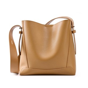 05 Versatile One Shoulder Large Capacity Crossbody Bag