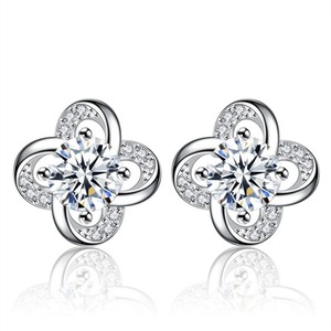 2PCS Copper Stud Earrings Woman Fashion Jewelry Lucky Clover Earrings