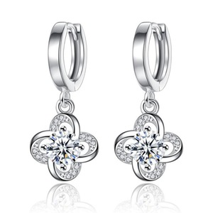 2PCS Copper Woman Jewelry Fashion Retro Hollow Flower Long Earrings