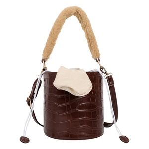 Autumn Women Bucket Tote Retro Pu Leather Handbag Fashion Plush Handle Shoulder Bag Popular Simple Female Daily Bag