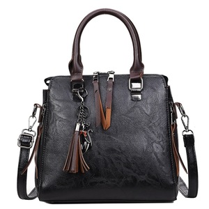 Casual PU Shoulder Bag Ladies Handbag Messenger Bag with Tassel and Cat Pendant (Black)