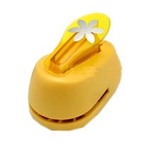 Chrysanthemum shape punch craft flower hole puncher for scrapbooking Kids scrapbook paper cutter Embossing daisy sharper (Random color)