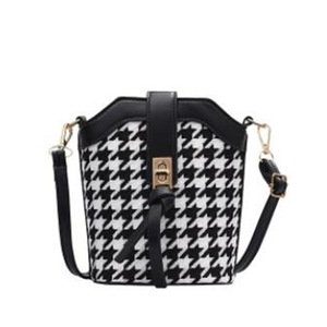 Fashion Woolen Splicing Messenger Bag Women Autumn Winter PU Casual Bucket Shoulder Crossbody Pouch?