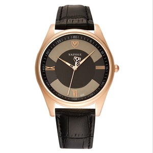 Men Watch Fashion Leather Strap Roman Numbers Dial Quartz Wrist Watch