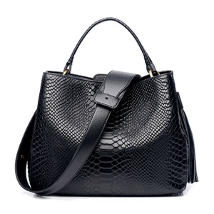 Soft Genuine Real Leather Bucket Tote Bag Women Designer Shoulder Bag Pu Leather Handbag with Tassels Female Snake Print Bags