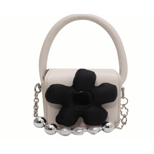 B28 White Thick Chain One Shoulder Mini Crossbody Bag Small Square Bag Women