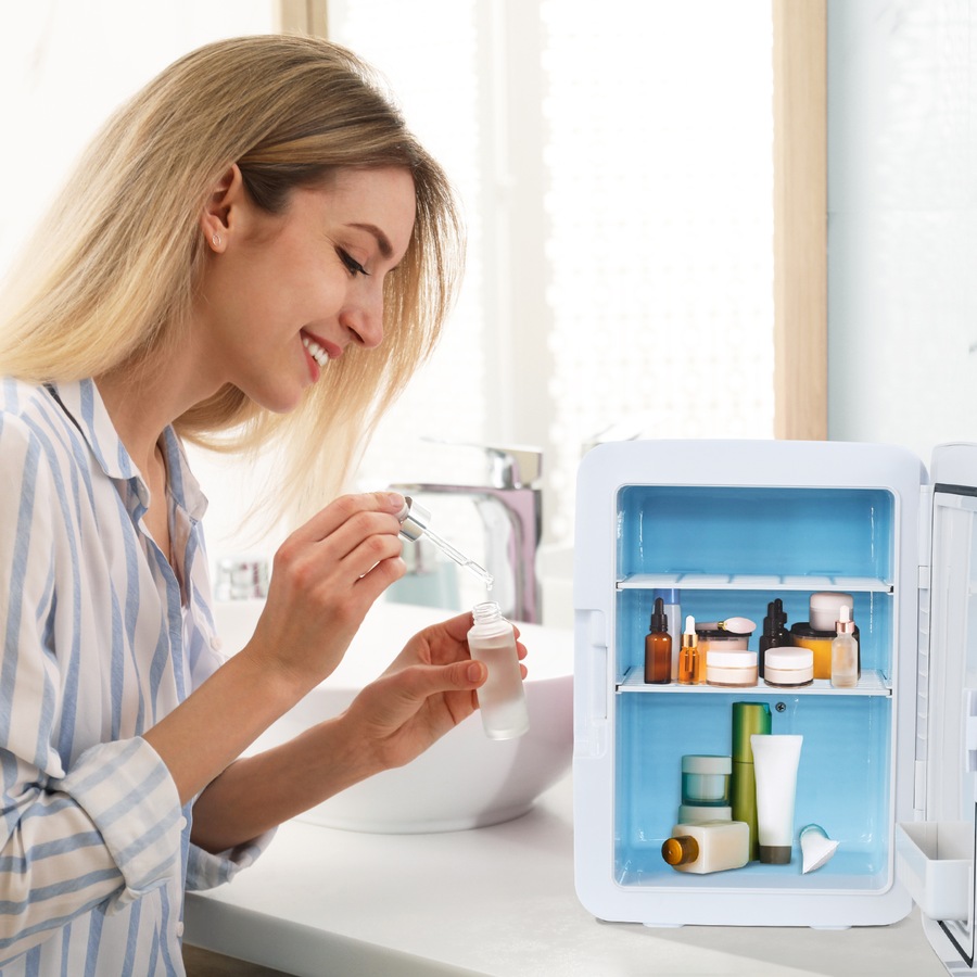 Advwin Makeup Mini Fridge 12 L Car Mini Refrigerator Suitable for Food and Beverages Cosmetics