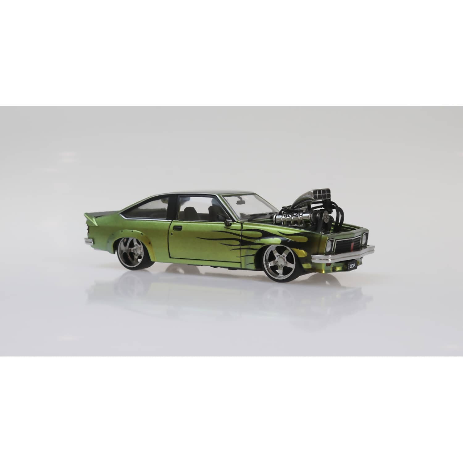 Buy DDA Collectibles 1:24 Scale - Colour Shift with Flames A9X Torana ...