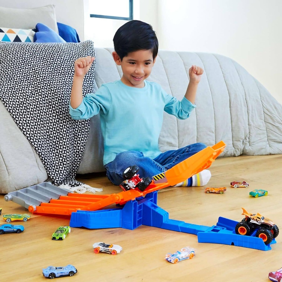 Hot Wheels - Monster Trucks Sharks Vs. Dinos Track Set with 1:64 Scale Mega-Wrex & Tiger Shark - Mattel