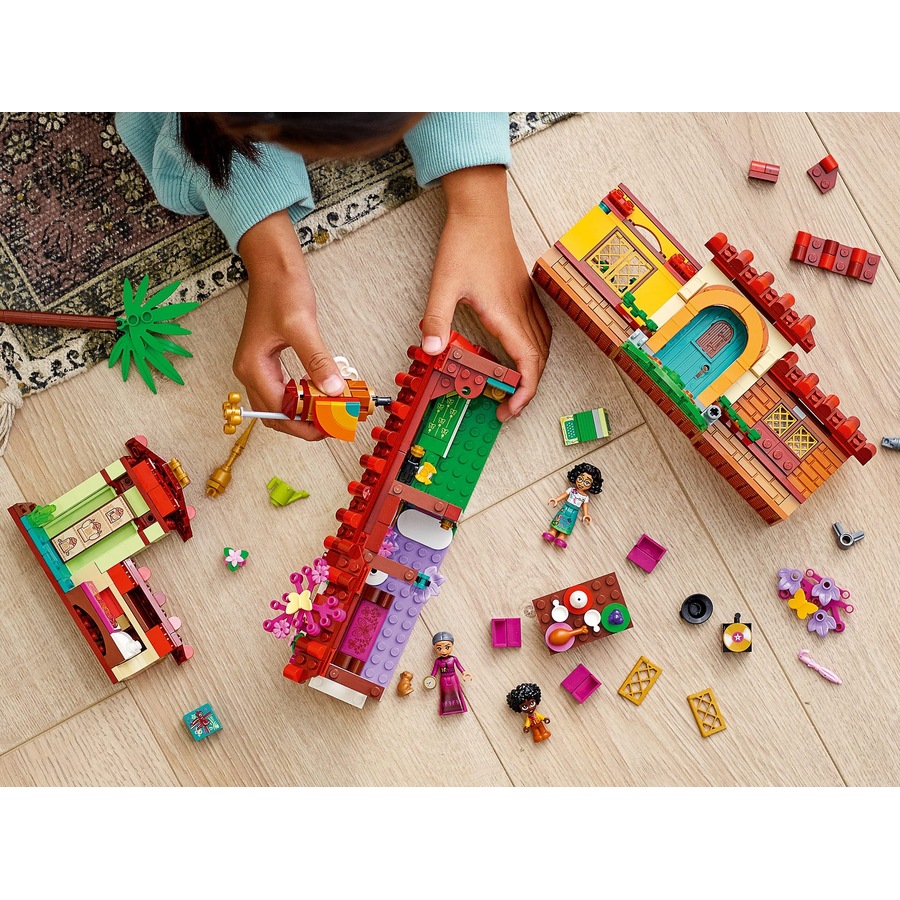 LEGO 43202 The Madrigal House - Disney Encanto