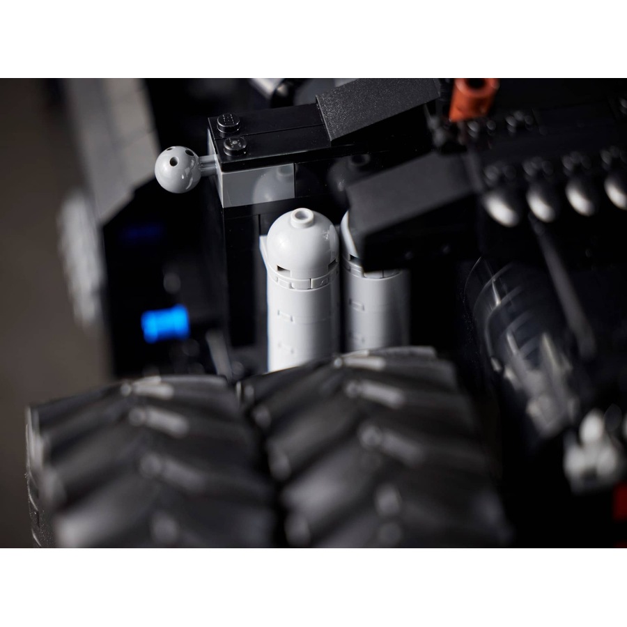 LEGO 76240 DC Batman Batmobile Tumbler - DC Super Heroes