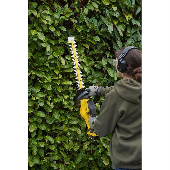 Stanley cordless deals hedge trimmer