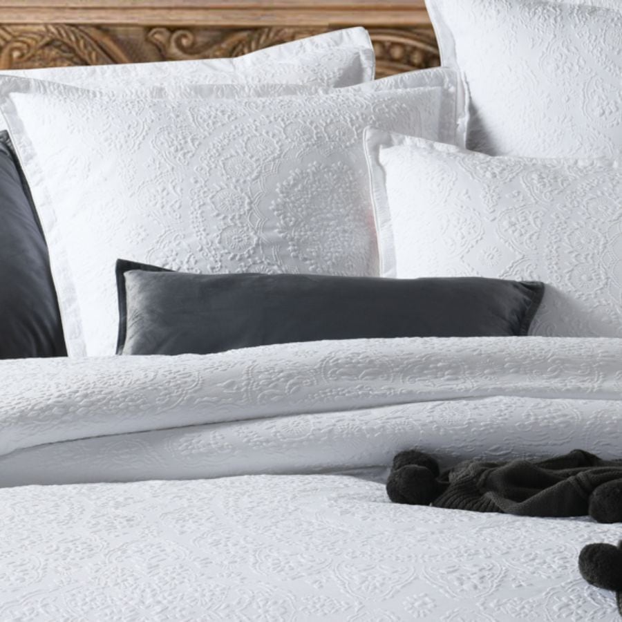 chiara white quilt cover set