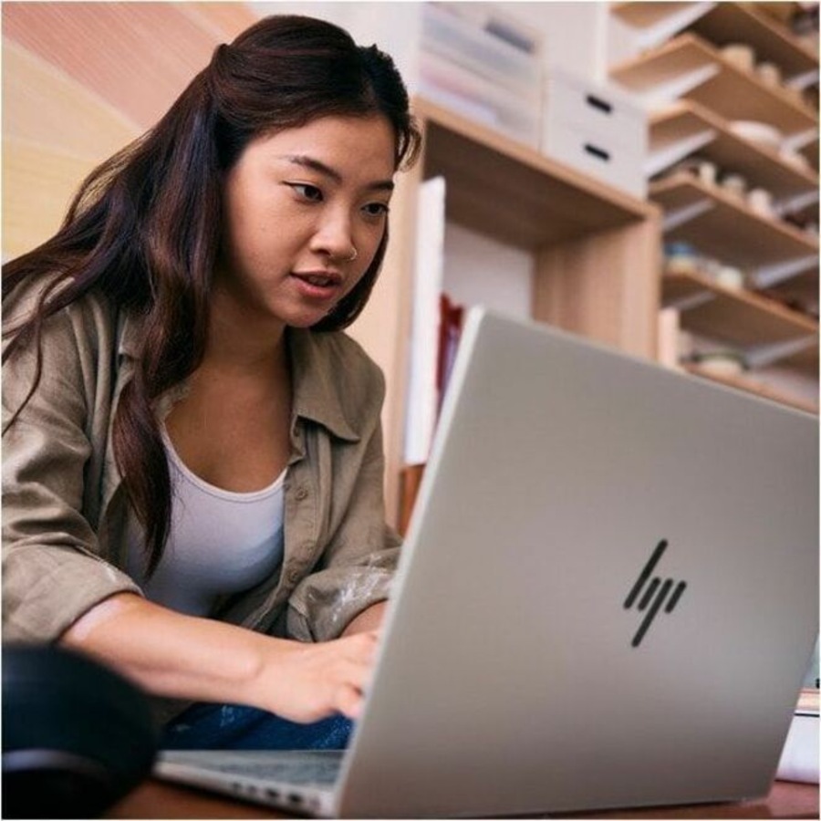 HP Pavilion Plus Laptop 16 Windows 11 Home 16" Intel Core Ultra 7 32GB RAM 1TB SSD WQXGA Natural silver