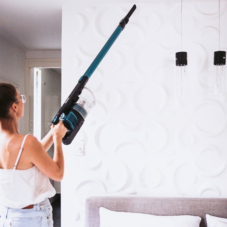 Shark Cordless Vacuum Cleaner with Self Cleaning Brushroll IZ102