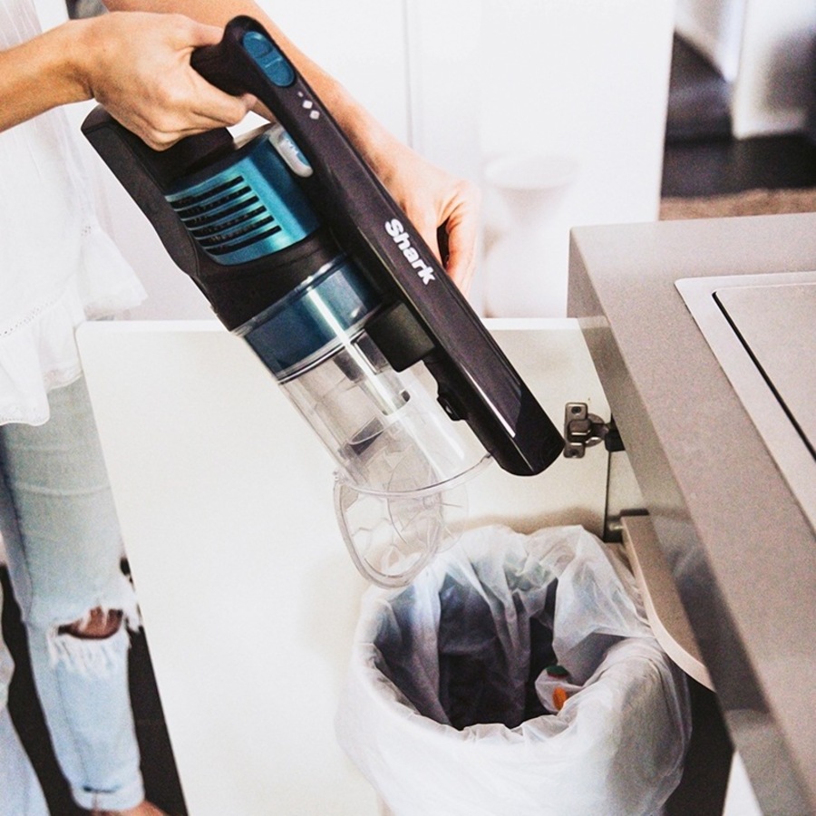 Shark Cordless Vacuum Cleaner with Self Cleaning Brushroll IZ102