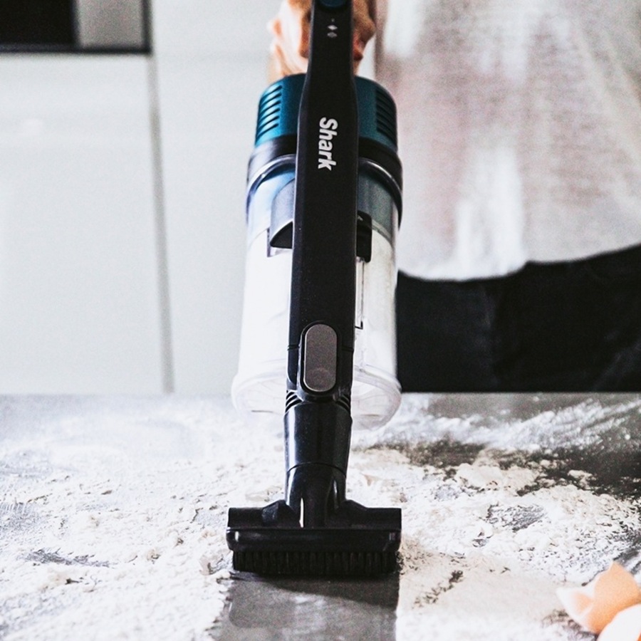 Shark Cordless Vacuum Cleaner with Self Cleaning Brushroll IZ102