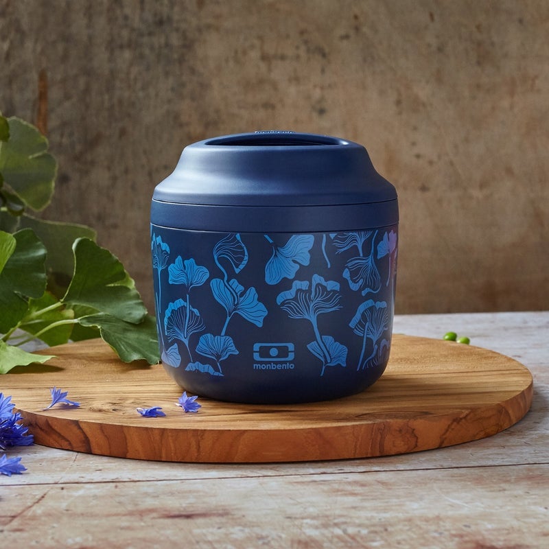 https://assets.mydeal.com.au/47743/monbento-element-graphic-carry-on-drink-bottle-soup-container-550ml-ginkgo-blue-6486964_04.jpg?v=638064614779203406&imgclass=dealpageimage