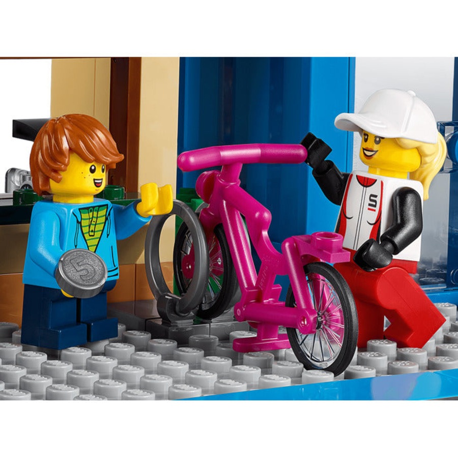 LEGO 60306 - City Shopping Street
