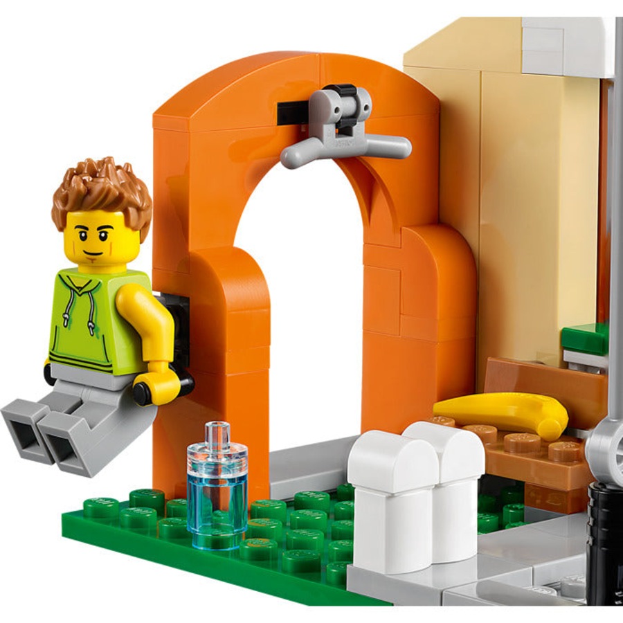 LEGO 60306 - City Shopping Street