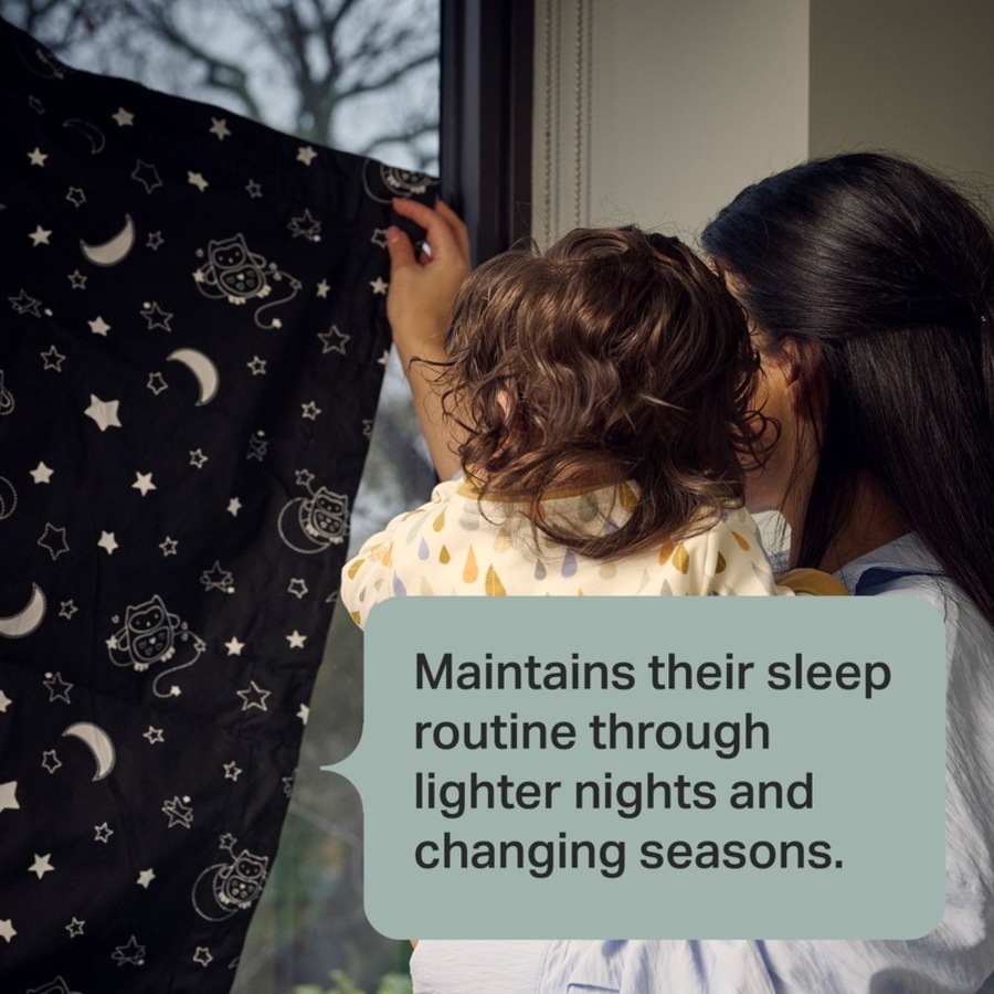 Tommee Tippee Sleeptight Portable Blackout Blind with Suction Cups, Adjustable and Lightweight 130cm x 198cm