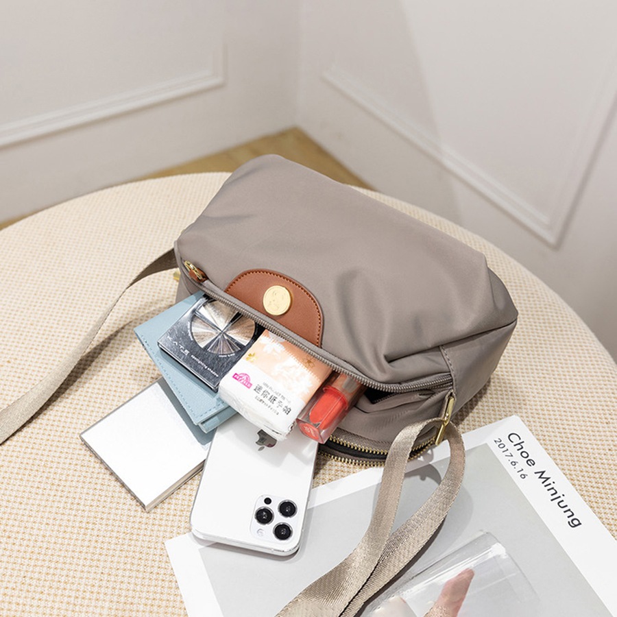 Women's Simple Messenger Bag Waterproof Soft Cloth Shoulder Bag Fashion Bags