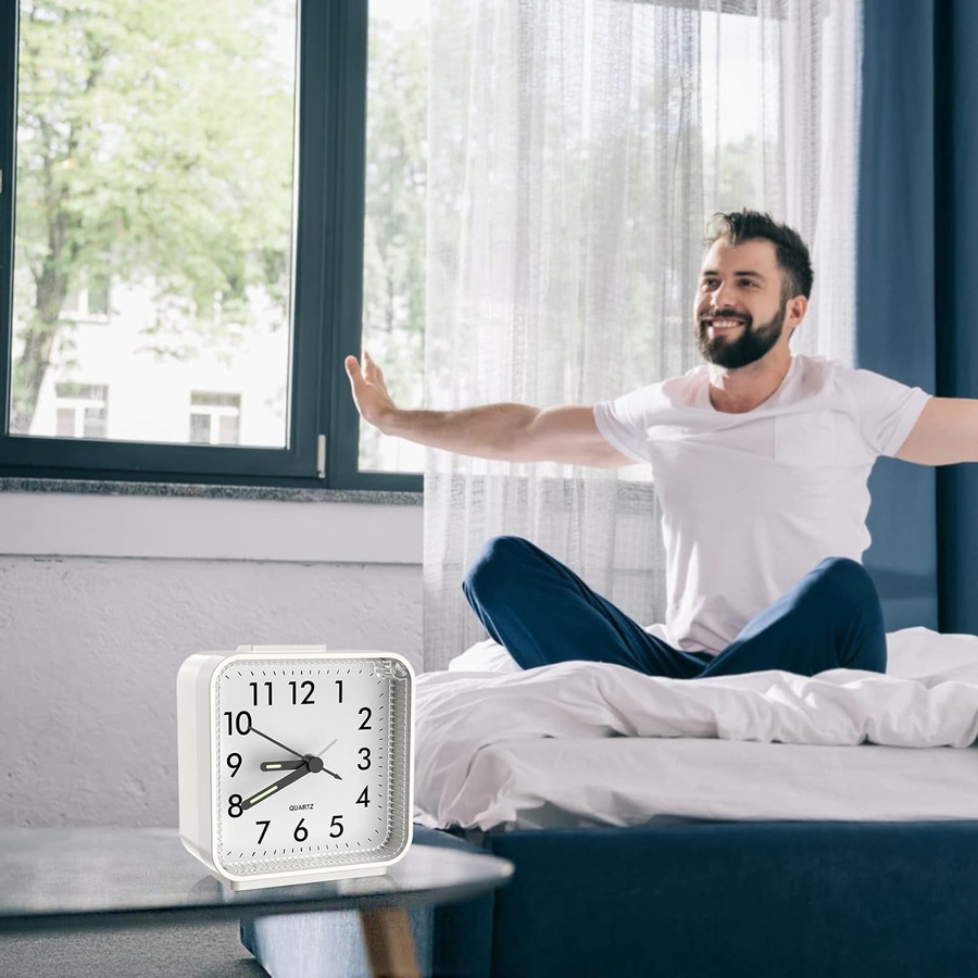 Small Analog Quartz Clock, Silent Alarm, Snooze, Luminous, No Ticking