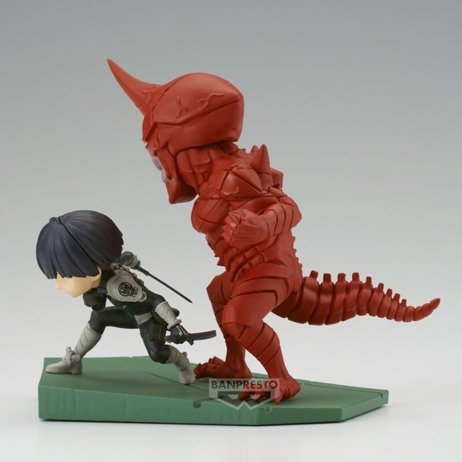 Banpresto World Collectable Figure Log Stories Naiju No. 8 Soshiro Hoshina Vs Kaiju No. 10 Figure
