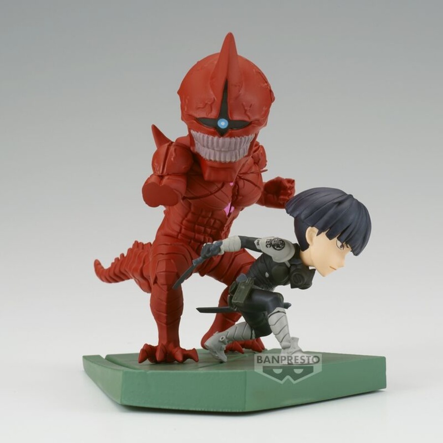 Banpresto World Collectable Figure Log Stories Naiju No. 8 Soshiro Hoshina Vs Kaiju No. 10 Figure