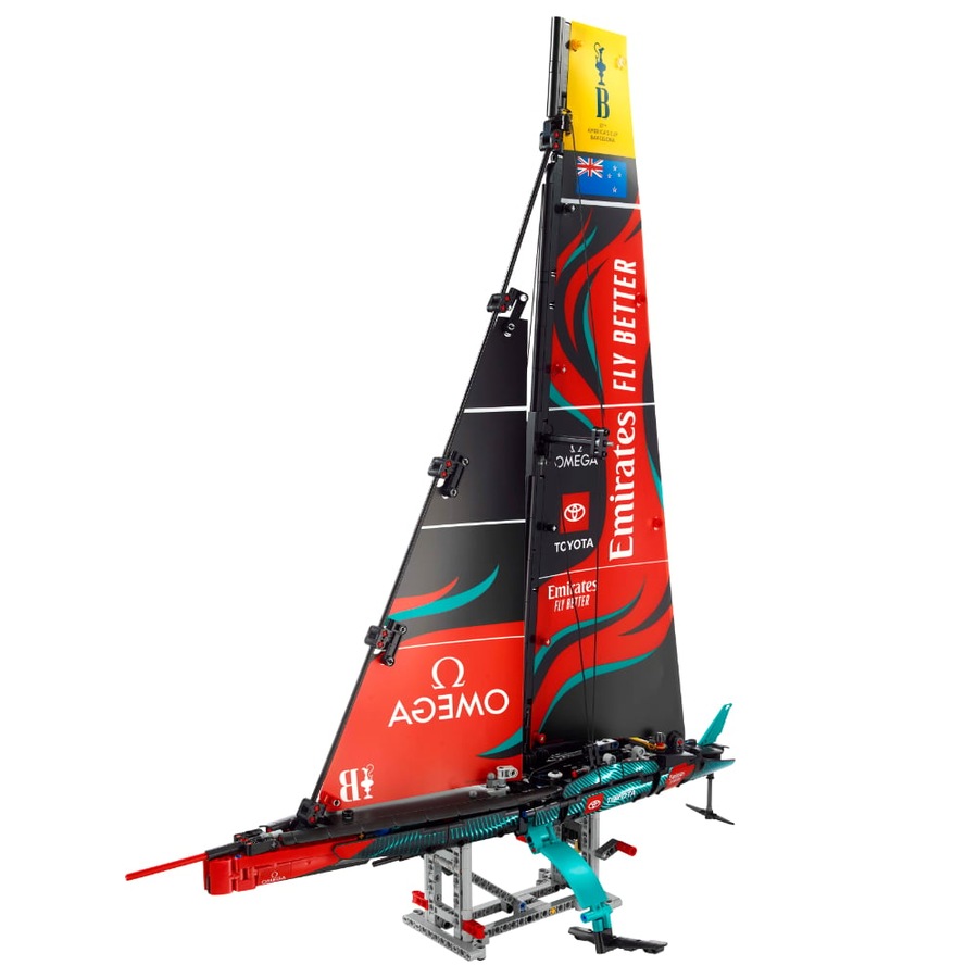 LEGO Technic Emirates Team New Zealand AC75 Yacht (42174)