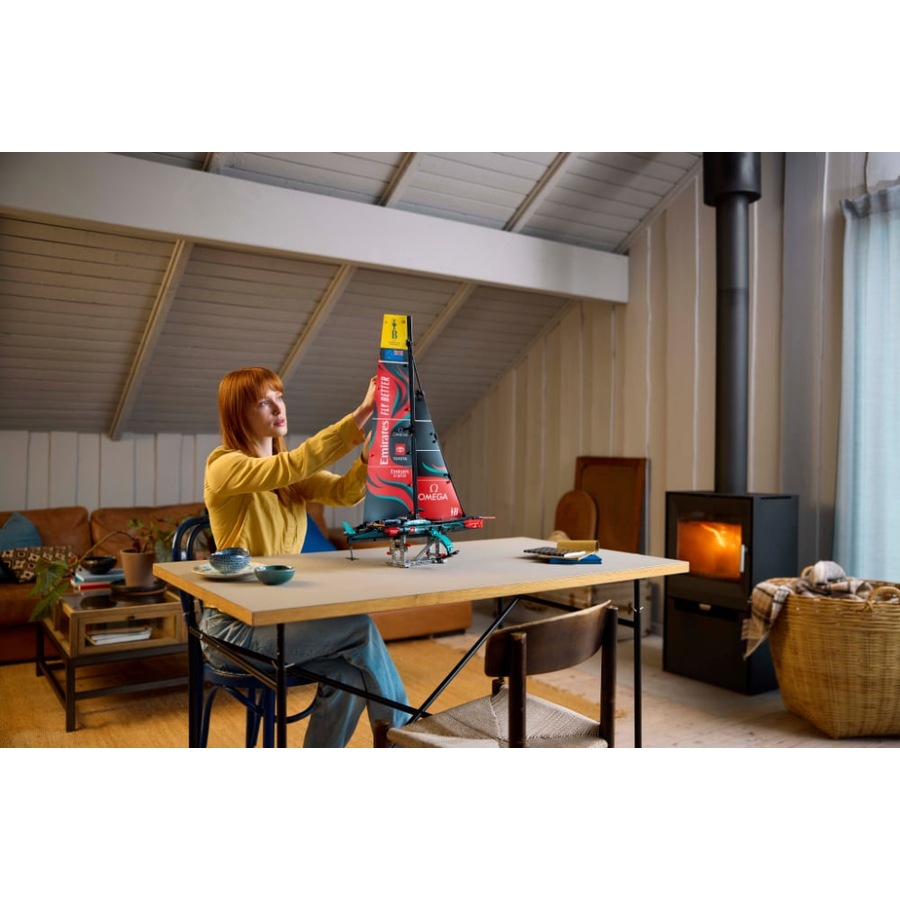 LEGO Technic Emirates Team New Zealand AC75 Yacht (42174)