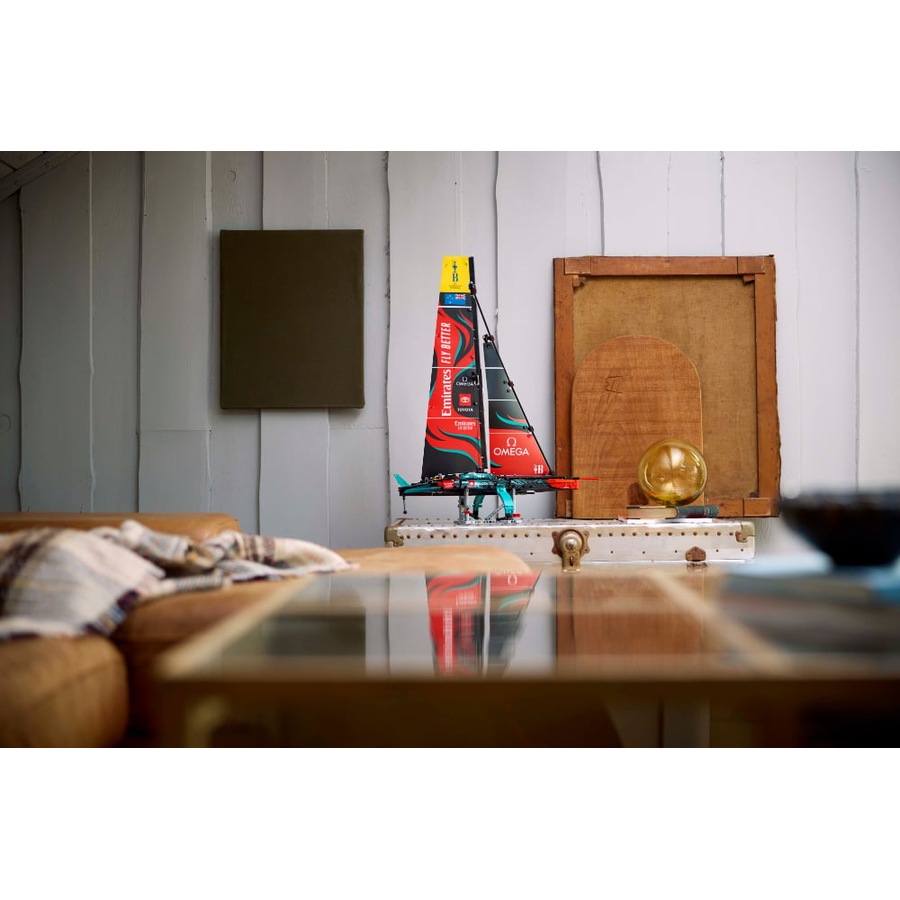 LEGO Technic Emirates Team New Zealand AC75 Yacht (42174)